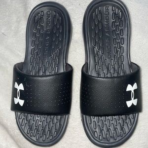 Boys youth size 6 Under Armour Flip Flops Black NEW Sandals